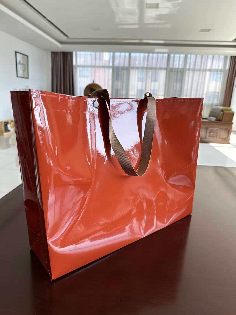 আরজিএস প্যাকেজিংয়ের নতুন চকচকে পিপি এবং পিপি লেমিনেটেড গিফট টোট ব্যাগ এখন পাওয়া যাচ্ছে